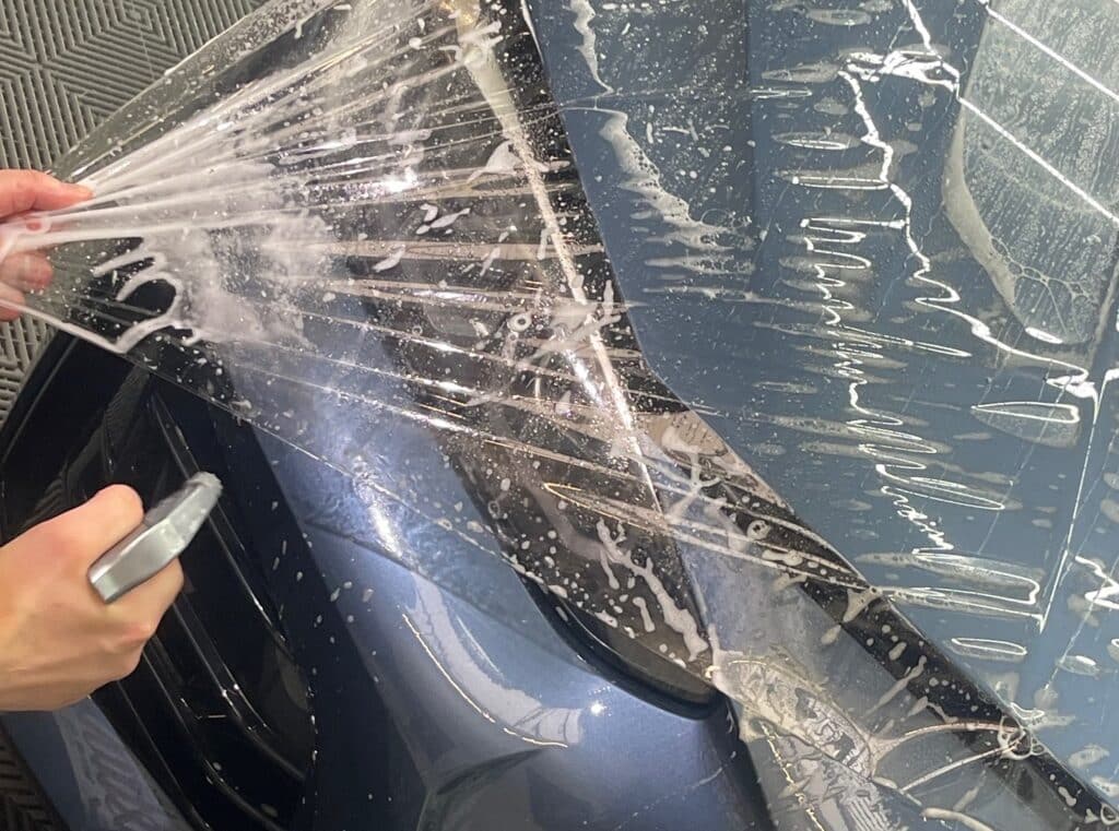 Pose de film PPf sur une voiture